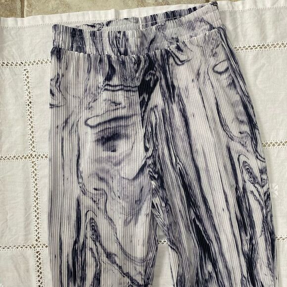 NWT Nasty Gal Tie Dye Print Plisse High Waisted Flare Pants - Picture 6 of 12